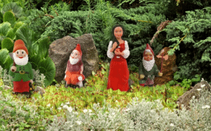 Figurine și decorațiuni de grădină și curte